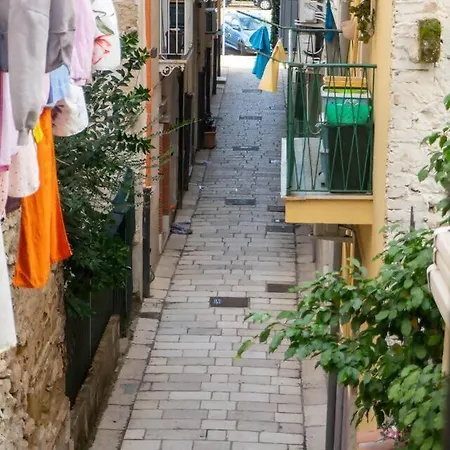 Lungomare Vico 17 * גאטה