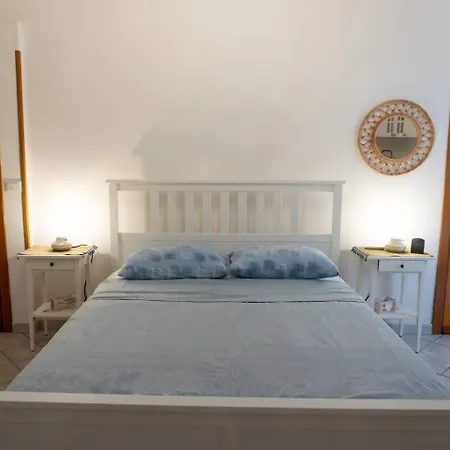 Lungomare Vico 17 *