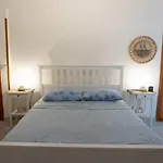 Lungomare Vico 17 *